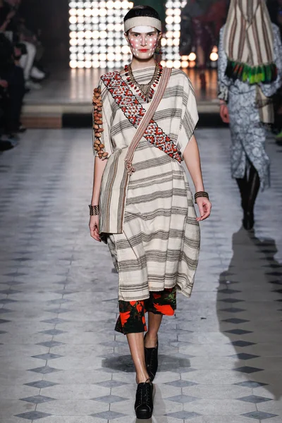 Look 14
